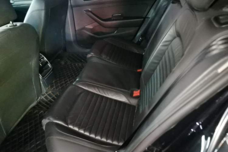 Used Volkswagen Magotan 2019 280TSI DSG Comfort Model China V Standard Left Rear Seat