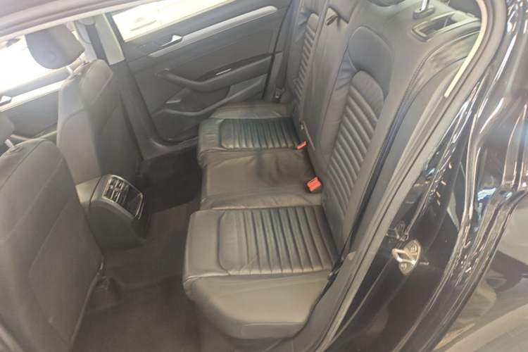 Used Volkswagen Magotan 2019 280TSI DSG Comfort Model China VI Standard Left Rear Seat