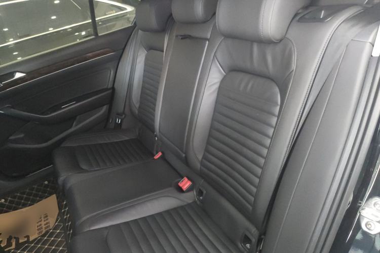 Used Volkswagen Magotan 2019 330TSI DSG Luxury Version China VI Standard Left Rear Seat