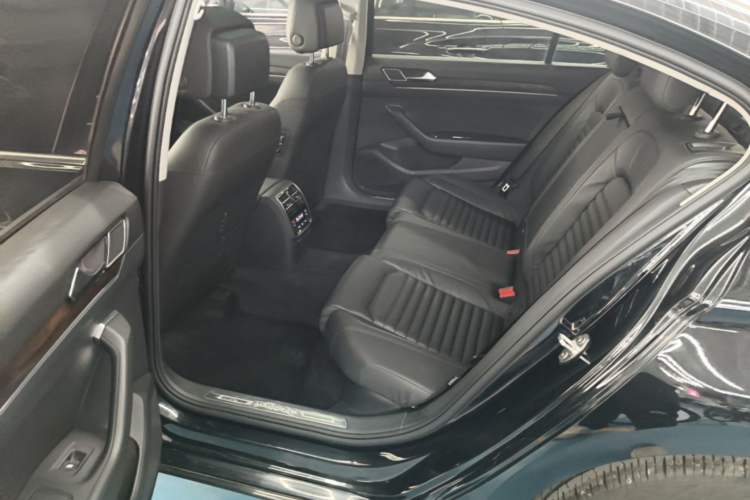 Used Volkswagen Magotan 2019 330TSI DSG Luxury Version China VI Standard Left Rear Seat