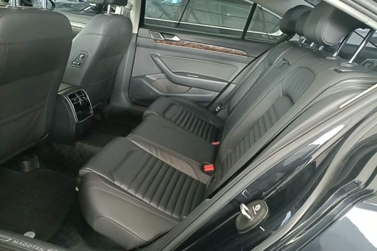 Used Volkswagen Magotan 2019 330TSI DSG Leading Model China VI Standard Left Rear Seat