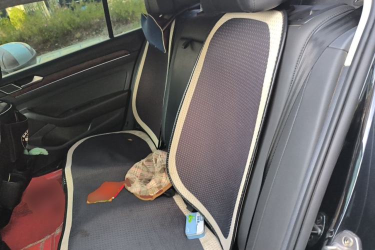 Used Volkswagen Magotan 2019 330TSI DSG Luxury Model China V Standard Left Rear Seat