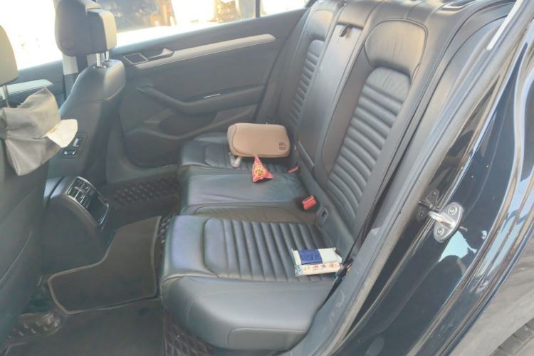 Used Volkswagen Magotan 2019 330TSI DSG Leading Edition China V Standard Left Rear Seat