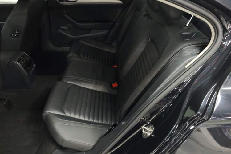 Used Volkswagen Magotan 2019 330TSI DSG Leading Model China VI Standard Left Rear Seat