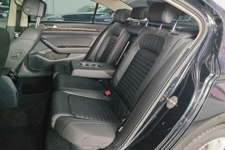 Used Volkswagen Magotan 2019 330TSI DSG Luxury Model China V Standard Left Rear Seat