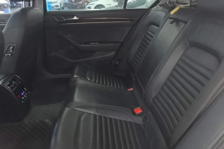 Used Volkswagen Magotan 2019 330TSI DSG Luxury Version China VI Standard Left Rear Seat