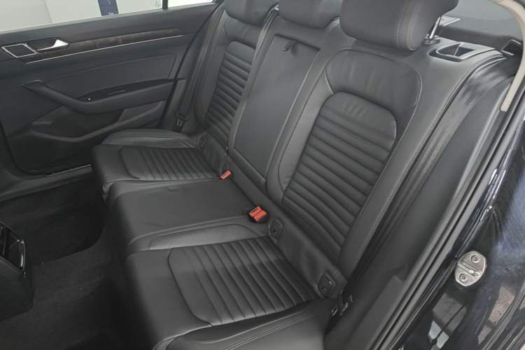 Used Volkswagen Magotan 2019 330TSI DSG Leading Model China VI Standard Left Rear Seat
