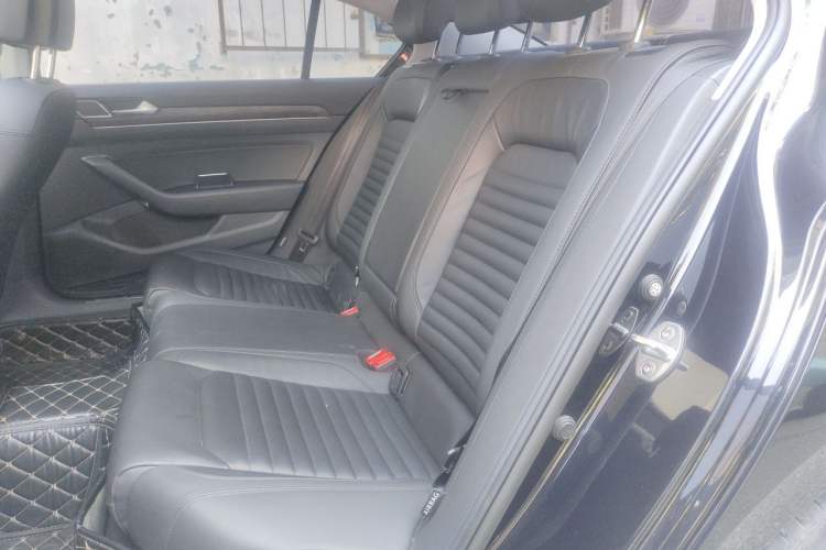 Used Volkswagen Magotan 2019 330TSI DSG Luxury Version China VI Standard Left Rear Seat