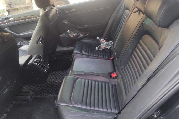 Used Volkswagen Magotan 2019 330TSI DSG Luxury Version China VI Standard Left Rear Seat