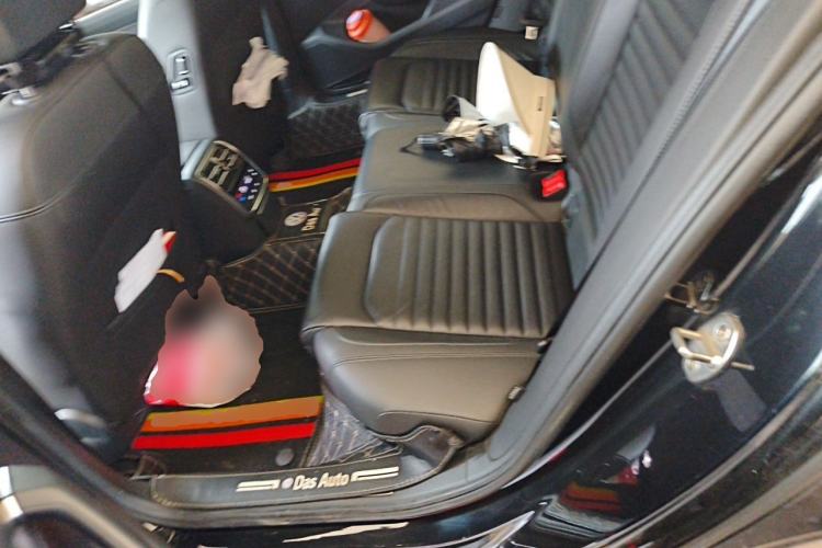 Used Volkswagen Magotan 2019 330TSI DSG Luxury Model China V Standard Left Rear Seat