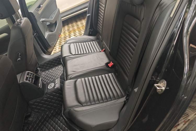 Used Volkswagen Magotan 2019 330TSI DSG Leading Model China VI Standard Left Rear Seat