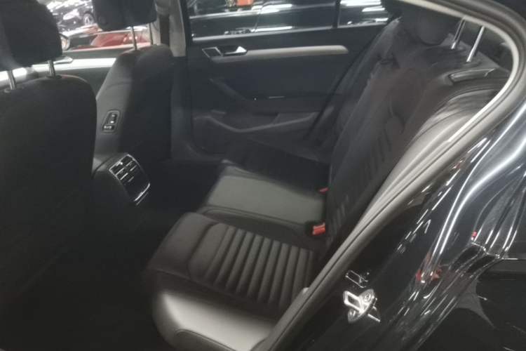 Used Volkswagen Magotan 2019 330TSI DSG Leading Edition China V Standard Left Rear Seat