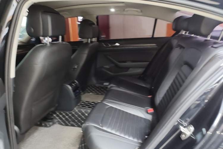 Used Volkswagen Magotan 2019 330TSI DSG Luxury Model China V Standard Left Rear Seat