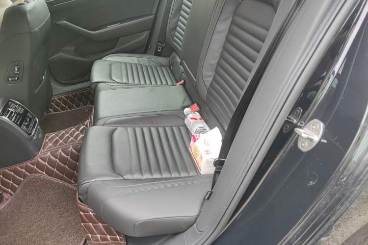 Used Volkswagen Magotan 2019 330TSI DSG Luxury Version China VI Standard Left Rear Seat