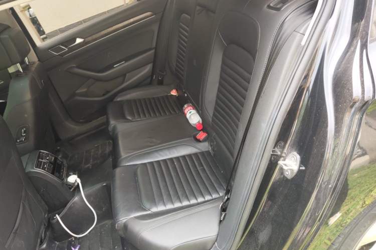 Used Volkswagen Magotan 2019 330TSI DSG Luxury Version China VI Standard Left Rear Seat