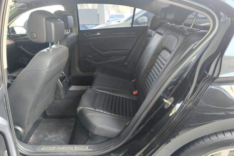 Used Volkswagen Magotan 2019 330TSI DSG Luxury Version China VI Standard Left Rear Seat