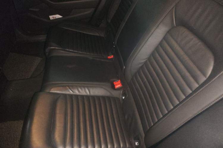 Used Volkswagen Magotan 2019 280TSI DSG Comfort Model China V Standard Left Rear Seat