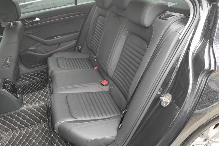Used Volkswagen Magotan 2019 330TSI DSG Luxury Version China VI Standard Left Rear Seat