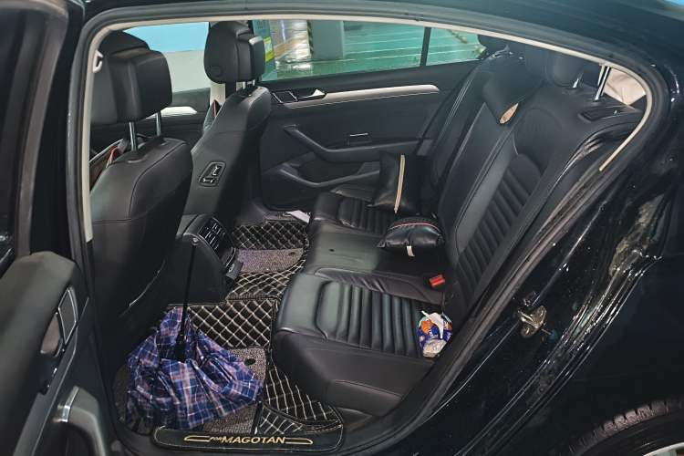 Used Volkswagen Magotan 2019 330TSI DSG Leading Edition China V Standard Left Rear Seat