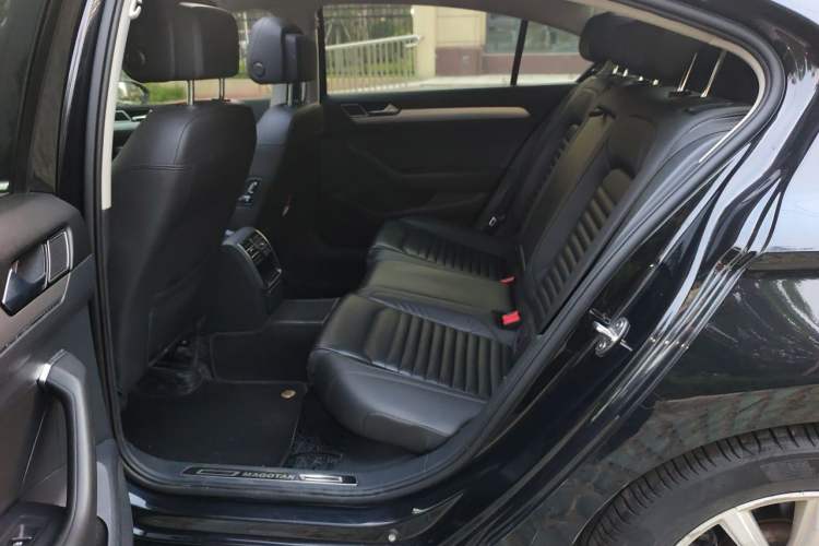 Used Volkswagen Magotan 2019 330TSI DSG Leading Edition China V Standard Left Rear Seat