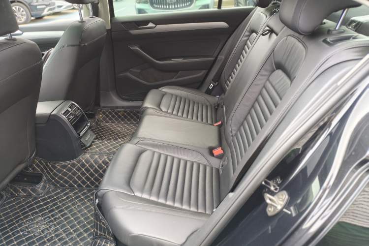 Used Volkswagen Magotan 2019 280TSI DSG Comfort Model China VI Standard Left Rear Seat