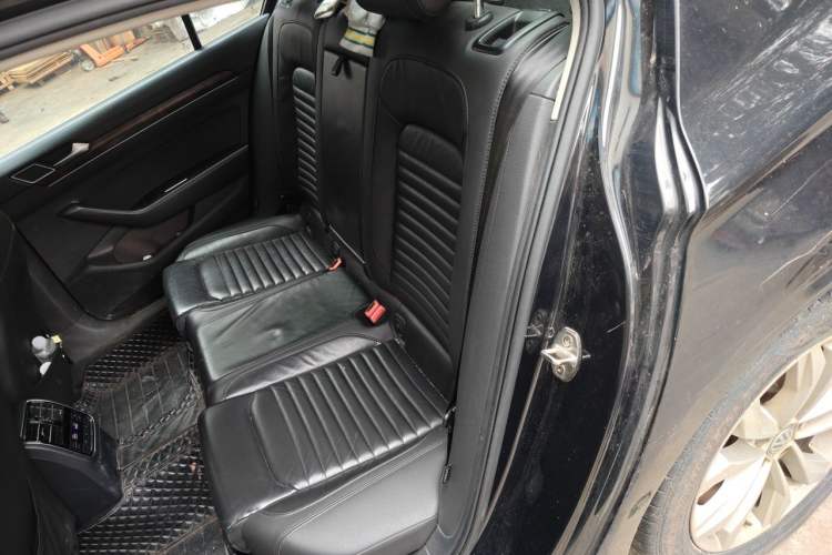 Used Volkswagen Magotan 2019 330TSI DSG Luxury Version China VI Standard Left Rear Seat