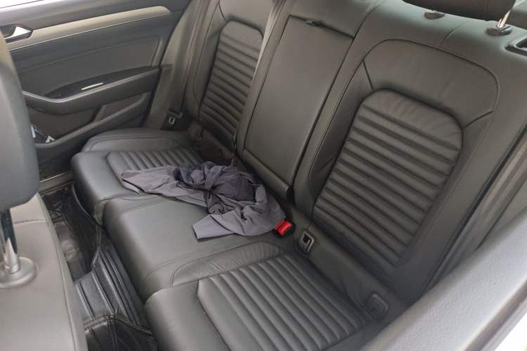 Used Volkswagen Magotan 2019 330TSI DSG Leading Model China VI Standard Left Rear Seat