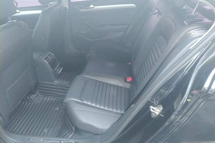 Used Volkswagen Magotan 2019 330TSI DSG Leading Edition China V Standard Left Rear Seat