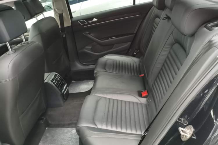 Used Volkswagen Magotan 2019 330TSI DSG Luxury Model China V Standard Left Rear Seat