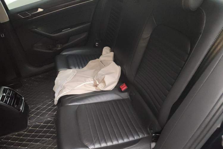 Used Volkswagen Magotan 2019 330TSI DSG Luxury Version China VI Standard Left Rear Seat