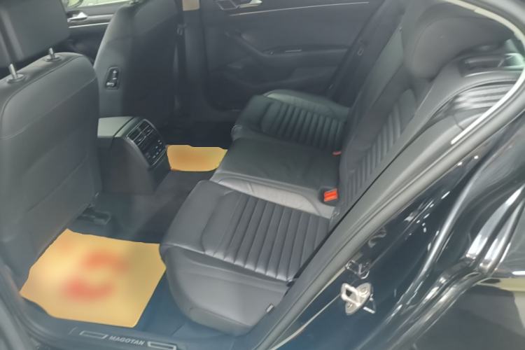 Used Volkswagen Magotan 2019 330TSI DSG Luxury Version China VI Standard Left Rear Seat
