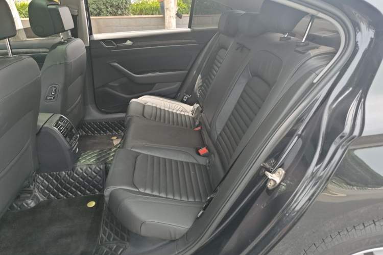 Used Volkswagen Magotan 2019 330TSI DSG Luxury Version China VI Standard Left Rear Seat
