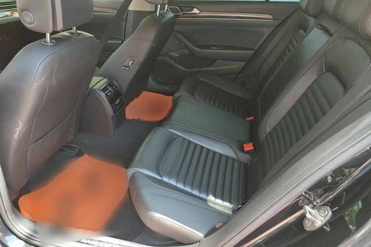 Used Volkswagen Magotan 2019 330TSI DSG Luxury Model China V Standard Left Rear Seat