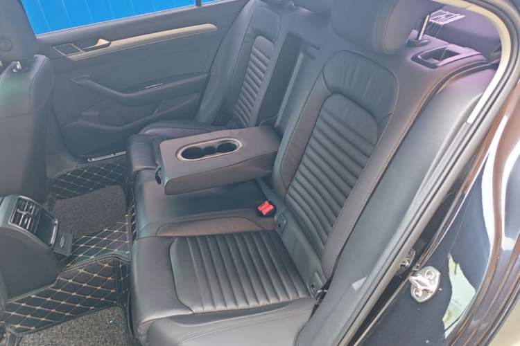 Used Volkswagen Magotan 2019 280TSI DSG Comfort Model China VI Standard Left Rear Seat