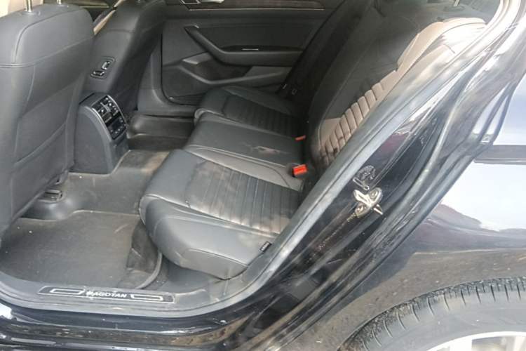 Used Volkswagen Magotan 2019 330TSI DSG Luxury Version China VI Standard Left Rear Seat