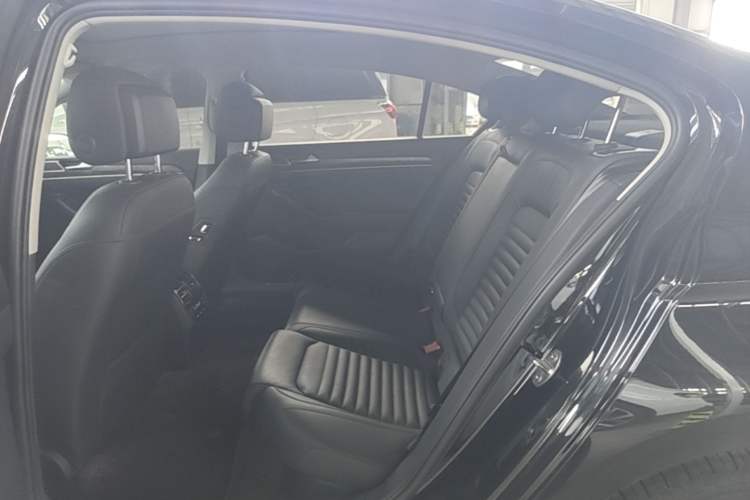 Used Volkswagen Magotan 2019 330TSI DSG Luxury Version China VI Standard Left Rear Seat