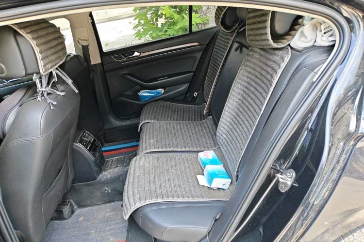 Used Volkswagen Magotan 2019 330TSI DSG Luxury Version China VI Standard Left Rear Seat