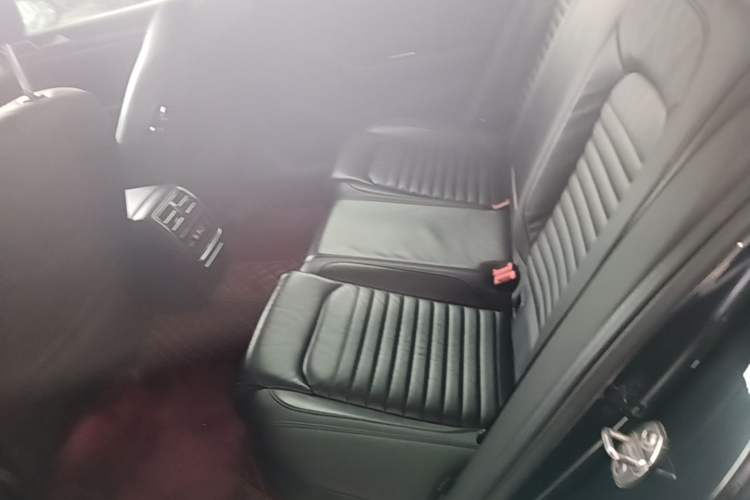 Used Volkswagen Magotan 2019 330TSI DSG Luxury Model China V Standard Left Rear Seat