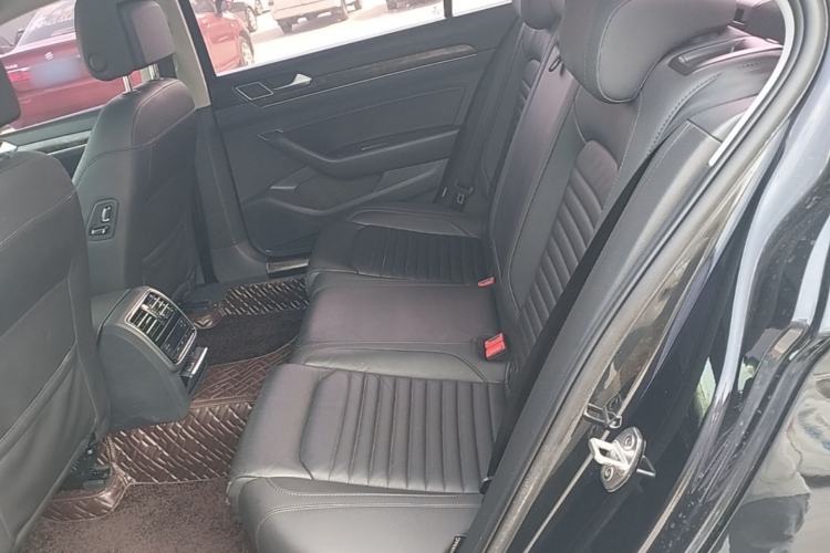 Used Volkswagen Magotan 2019 330TSI DSG Luxury Model China V Standard Left Rear Seat
