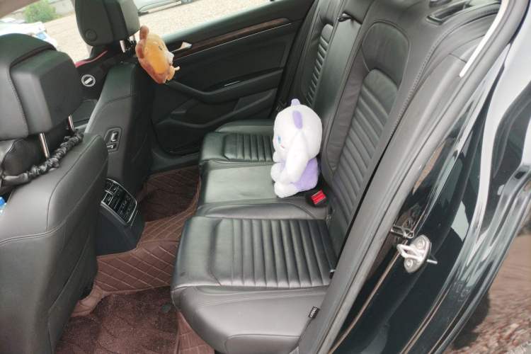 Used Volkswagen Magotan 2019 330TSI DSG Luxury Model China V Standard Left Rear Seat