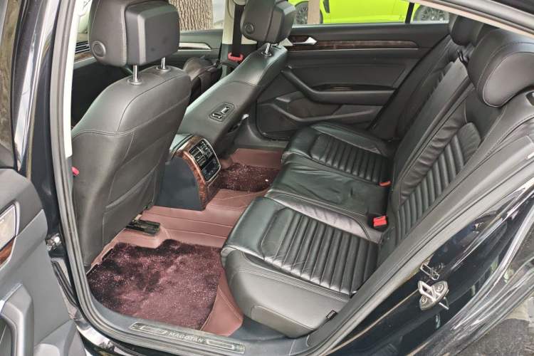 Used Volkswagen Magotan 2019 330TSI DSG Luxury Model China V Standard Left Rear Seat