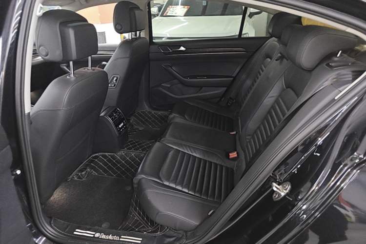 Used Volkswagen Magotan 2019 330TSI DSG Luxury Version China VI Standard Left Rear Seat
