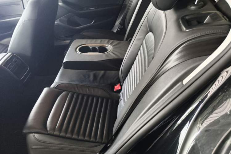 Used Volkswagen Magotan 2019 280TSI DSG Comfort Model China VI Standard Left Rear Seat