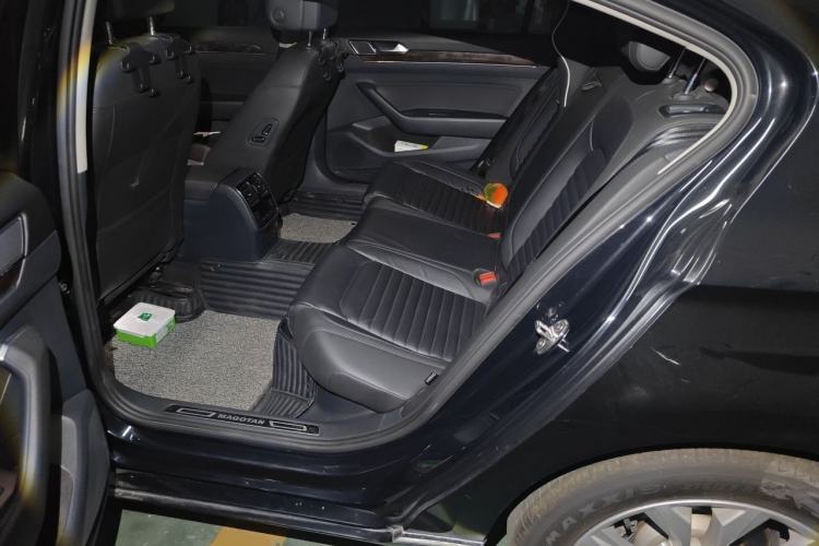 Used Volkswagen Magotan 2019 330TSI DSG Luxury Model China V Standard Left Rear Seat