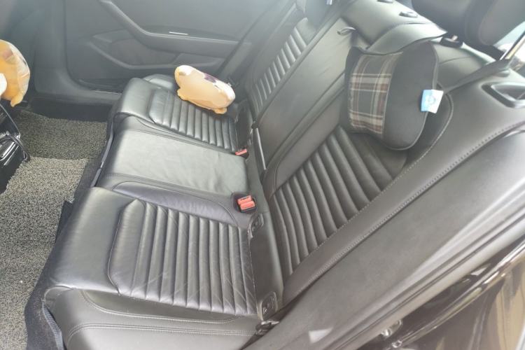 Used Volkswagen Magotan 2019 280TSI DSG Comfort Model China VI Standard Left Rear Seat