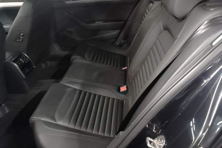 Used Volkswagen Magotan 2019 330TSI DSG Leading Model China VI Standard Left Rear Seat