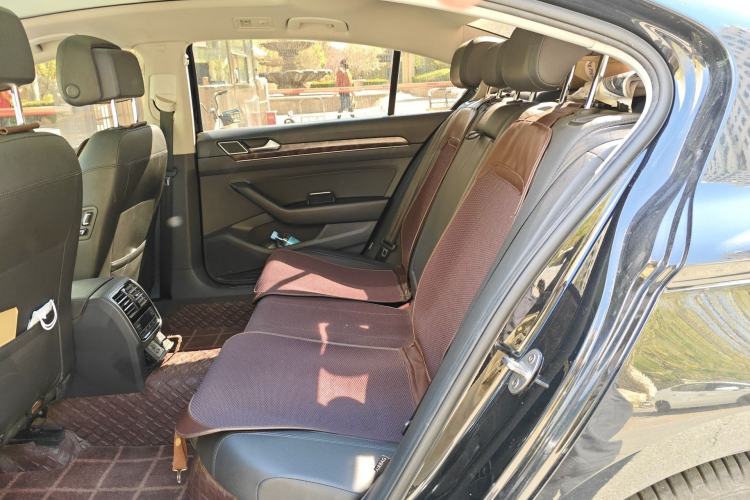 Used Volkswagen Magotan 2019 330TSI DSG Luxury Model China V Standard Left Rear Seat