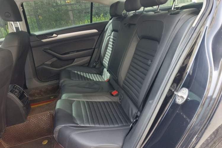 Used Volkswagen Magotan 2019 280TSI DSG Comfort Model China V Standard Left Rear Seat