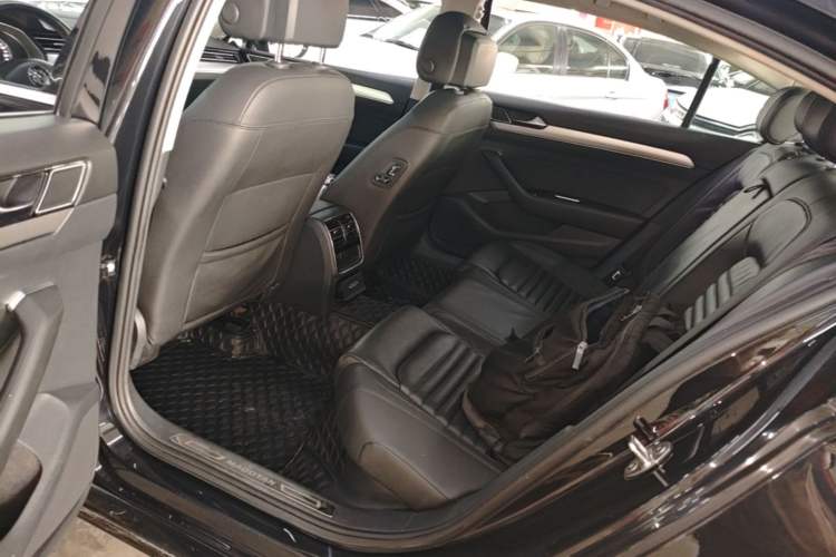 Used Volkswagen Magotan 2019 330TSI DSG Leading Edition China V Standard Left Rear Seat