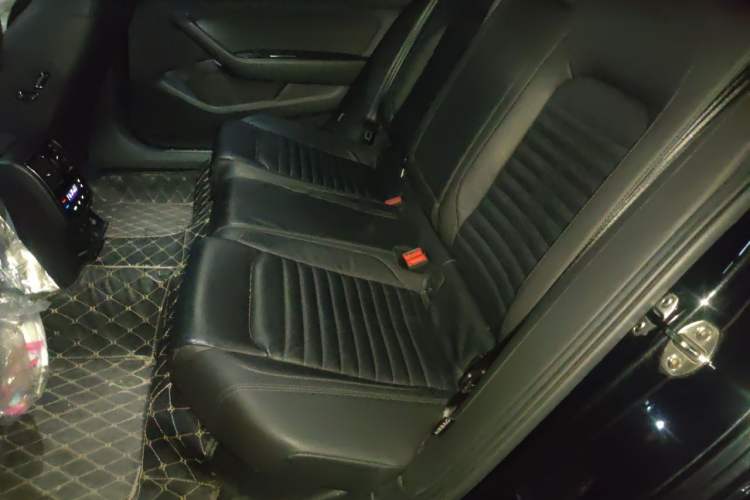 Used Volkswagen Magotan 2019 330TSI DSG Luxury Version China VI Standard Left Rear Seat